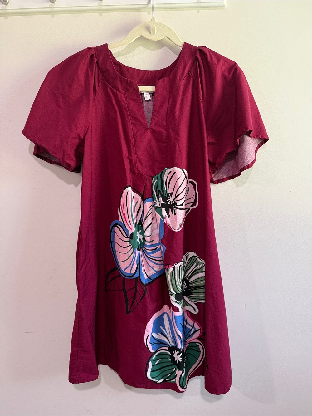 crown & ivy Berry Floral Split-Neck Dress with Pockets